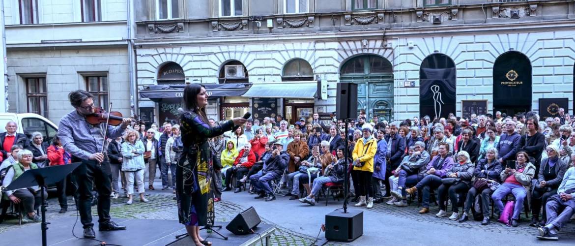 Zenével a világ jobbá tételéért – Elindult a Dob utcai örömkoncert-sorozat